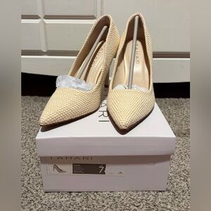 NIB Tahari Niagra Vegan Leather Ivory Heels